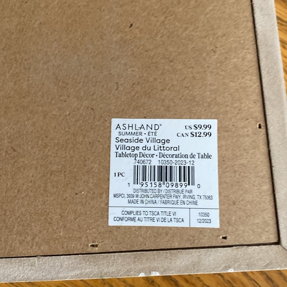 Cute framed picture of a shell for that beach house esthetic. - Picture 9 of 10